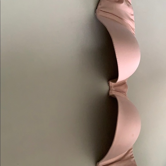 Victoria’s Secret multi-way 32C no straps - Picture 4 of 7